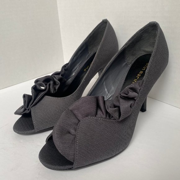 Ann Marino Grey Ruffle Heels In Size 9M - Picture 2 of 6